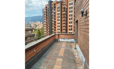 Venta apartamento Dúplex. Envigado.1 cuadra de Av Poblado.