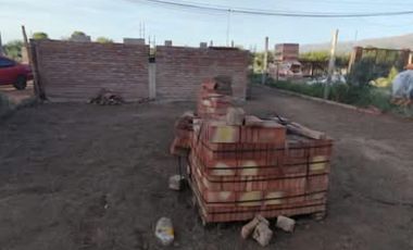 VENDO  LOTE CON CONSTRUCCION- BARRANCAS COLORADAS S.LUIS