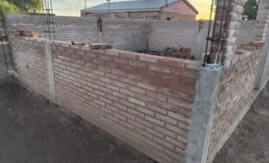 VENDO  LOTE CON CONSTRUCCION- BARRANCAS COLORADAS S.LUIS