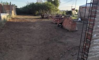 VENDO  LOTE CON CONSTRUCCION- BARRANCAS COLORADAS S.LUIS
