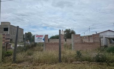 VENDO  LOTE CON CONSTRUCCION- BARRANCAS COLORADAS S.LUIS