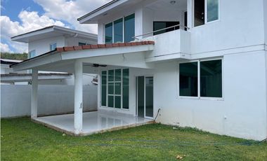SE ALQUILA CASA EN ALTOS DE PANAM PH HORIZONTES CON LINEA BLANCA