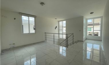 SE VENDE CASA EN ALTOS DE PANAM PH HORIZONTES CON TERRAZA Y PATIO