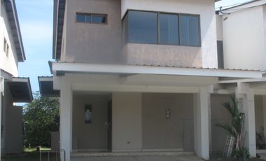 Dúplex semi amoblado en alquiler  - Las Villas de Arraiján