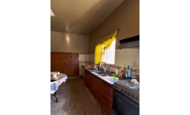 VIVIENDA CON AMPLIO GALPON EN VENTA. VILLA TESEI