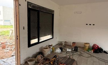 Casa en venta c/ cochera en Las Acacias II
