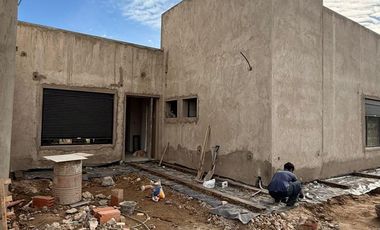Casa en venta c/ cochera en Las Acacias II