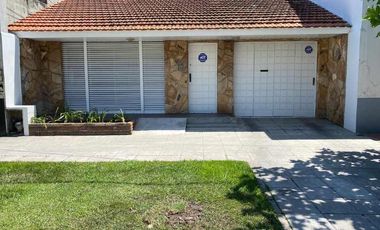 Casa en alquiler en Lanus Este