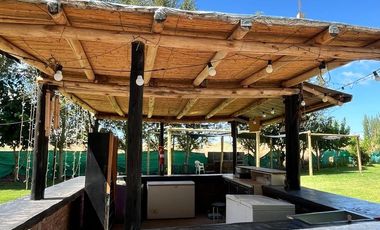 VENTA CASA QUINTA, QUINCHO, PISCINA, GRAN LOTE!