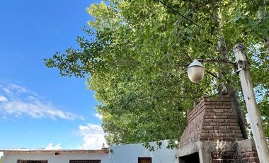 VENTA CASA QUINTA, QUINCHO, PISCINA, GRAN LOTE!
