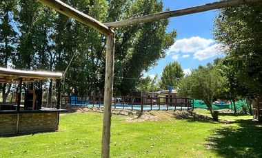 VENTA CASA QUINTA, QUINCHO, PISCINA, GRAN LOTE!