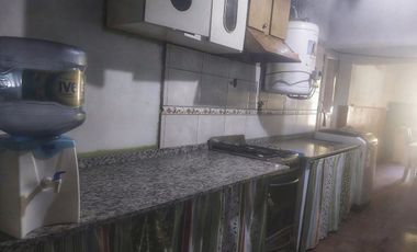 CASA CON DEPARTAMENTO. B° SANTA CRUZ, CHIMBAS
