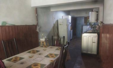 CASA CON DEPARTAMENTO. B° SANTA CRUZ, CHIMBAS