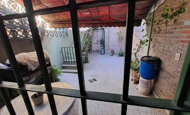 VENTA CASA EN ESQUINA CON GALPON.