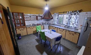 VENTA CASA EN ESQUINA CON GALPON.