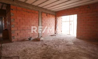 DPTO EN VENTA 2 DORMIS CON COCHERA| PLOTTIER