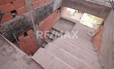 DPTO EN VENTA 2 DORMIS CON COCHERA| PLOTTIER