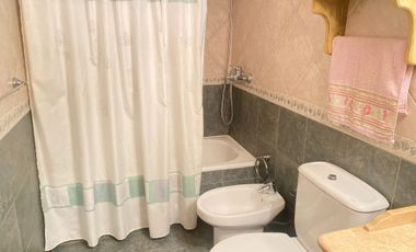 CASA EN VENTA QUILMES 4 dormitorios cochera, patio