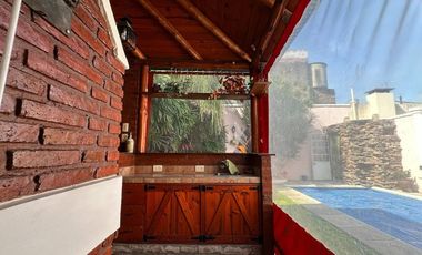 Casa 2/3 Dorm-Pileta-Cochera barrio Sur