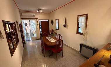 Casa 2/3 Dorm-Pileta-Cochera barrio Sur