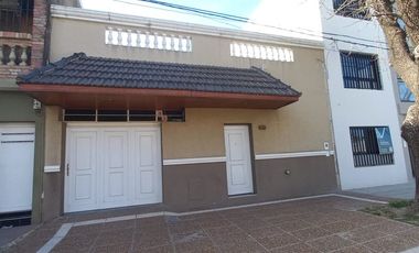 Casa 2/3 Dorm-Pileta-Cochera barrio Sur