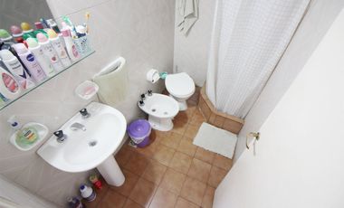 VENTA BLOCK  2 LOCALES MAS 3 VIVIENDAS LOTE LIBRE
