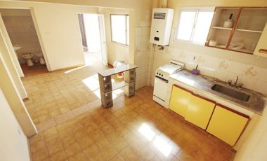 VENTA BLOCK  2 LOCALES MAS 3 VIVIENDAS LOTE LIBRE