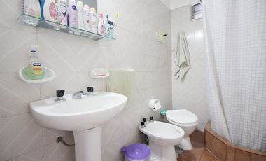 VENTA BLOCK  2 LOCALES MAS 3 VIVIENDAS LOTE LIBRE