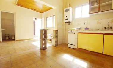 VENTA BLOCK  2 LOCALES MAS 3 VIVIENDAS LOTE LIBRE