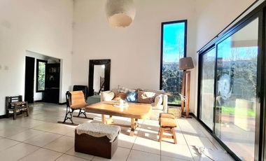 CASA EN VENTA EN PEHUAJÓ CON PILETA