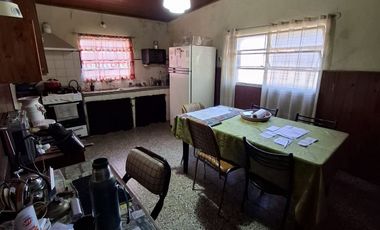 VENTA CASA 3 DORM C/ GALPON Y TERRENO DE 1200 MTS2