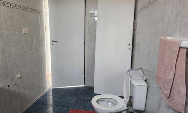 EN VENTA CASA CON MONOAMBIENTE - PLOTTIER
