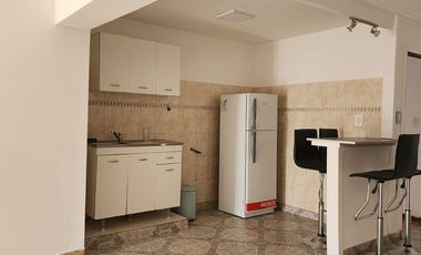 EN VENTA CASA CON MONOAMBIENTE - PLOTTIER