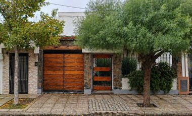 DUPLEX EN VENTA - BARRIO JARDIN - 3 DORMITORIOS