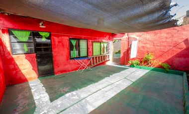 CASA EN VENTA EN MONTE GRANDE SOBRE LOTE DE 220 M2