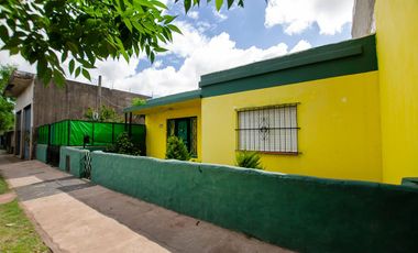 CASA EN VENTA EN MONTE GRANDE SOBRE LOTE DE 220 M2