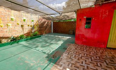 CASA EN VENTA EN MONTE GRANDE SOBRE LOTE DE 220 M2