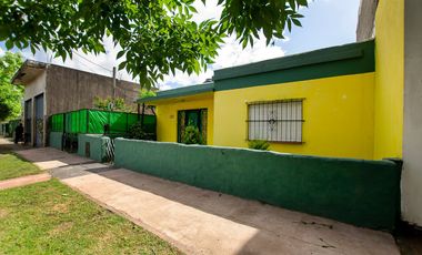 CASA EN VENTA EN MONTE GRANDE SOBRE LOTE DE 220 M2