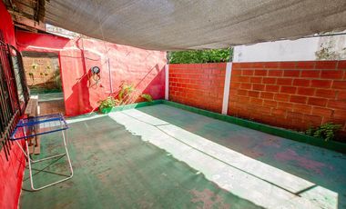 CASA EN VENTA EN MONTE GRANDE SOBRE LOTE DE 220 M2