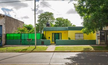 CASA EN VENTA EN MONTE GRANDE SOBRE LOTE DE 220 M2