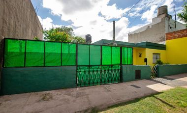CASA EN VENTA EN MONTE GRANDE SOBRE LOTE DE 220 M2