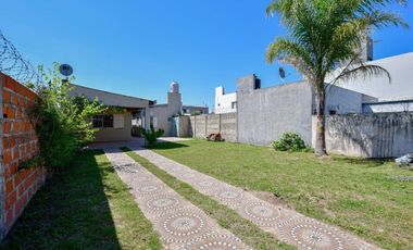 CASA EN VENTA LA PLATA 2 DORMITORIOS
