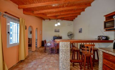 CASA EN VENTA LA PLATA 2 DORMITORIOS