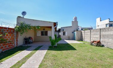CASA EN VENTA LA PLATA 2 DORMITORIOS