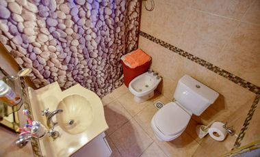 CASA EN VENTA LA PLATA 2 DORMITORIOS