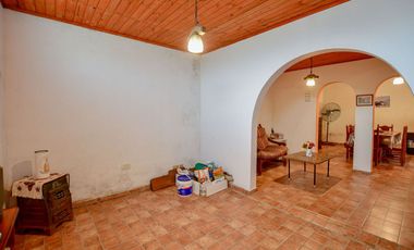 CASA EN VENTA LA PLATA 2 DORMITORIOS