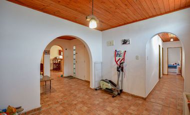 CASA EN VENTA LA PLATA 2 DORMITORIOS