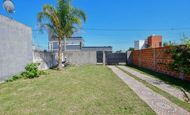 CASA EN VENTA LA PLATA 2 DORMITORIOS
