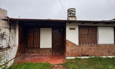 CASA EN VENTA EN BARRIO PANDO, ZONA SUR GOYA