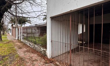 CASA EN VENTA EN BARRIO PANDO, ZONA SUR GOYA